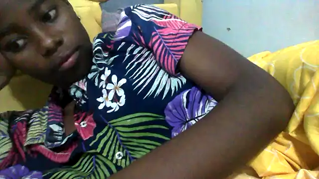 Snapshot of Rerpuss1 chatting on 06-16-26, 02:44 Rerpuss1 online show from 06-16-26, 02:44