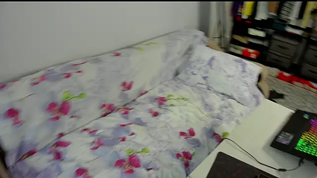 Snapshot of SurfSexCouple1 chatting on 05-06-26, 11:47 SurfSexCouple1 online show from 05-06-26, 11:47