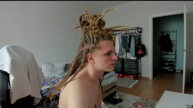 SurfSexCouple1 online show from 04-13-26, 01:04