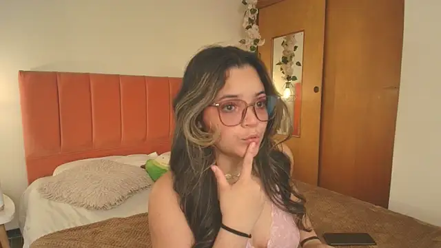 Snapshot of Shadya_ chatting on 05-01-26, 03:11 Shadya online show from 05-01-26, 03:11