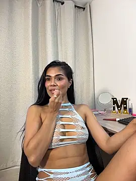 Snapshot of MauraGrayy chatting on 05-15-26, 10:52 MauraGrayy online show from 05-15-26, 10:52