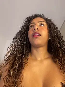 NohaBeyloun  online show from 04-13-26, 11:58