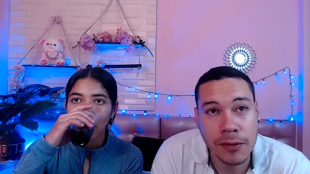Snapshot of Aronandmoli69 chatting on 04-22-26, 12:01 Aronandmoli69 online show from 04-22-26, 12:01