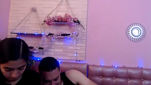 Snapshot of Aronandmoli69 chatting on 04-18-26, 11:45 Aronandmoli69 online show from 04-18-26, 11:45