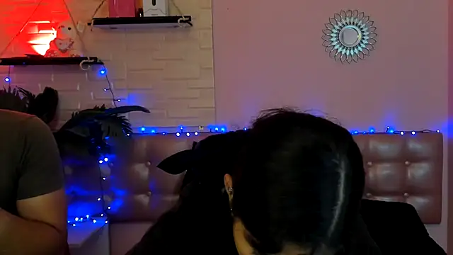Snapshot of Aronandmoli69 chatting on 05-12-26, 12:33 Aronandmoli69 online show from 05-12-26, 12:33