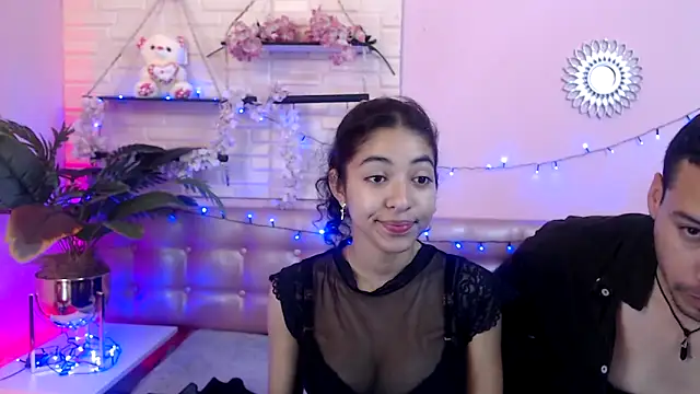 Snapshot of Aronandmoli69 chatting on 04-23-26, 12:29 Aronandmoli69 online show from 04-23-26, 12:29