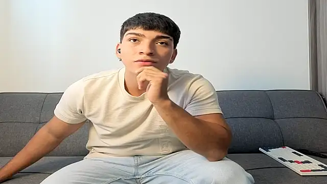 Snapshot of James_silva1 chatting on 04-27-26, 02:04 James silva1 online show from 04-27-26, 02:04
