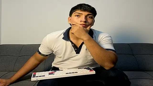 Snapshot of James_silva1 chatting on 05-05-26, 02:36 James silva1 online show from 05-05-26, 02:36