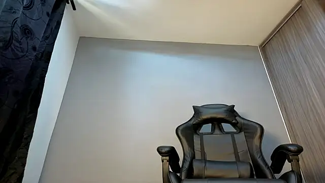 Snapshot of James_silva1 chatting on 07-15-26, 03:19 James silva1 online show from 07-15-26, 03:19