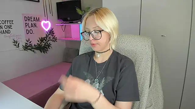 Snapshot of Neko_Sora chatting on 05-18-26, 10:58 Neko Sora online show from 05-18-26, 10:58