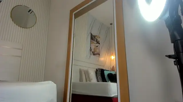 Snapshot of Candicewayne chatting on 05-05-26, 08:01 Candicewayne online show from 05-05-26, 08:01