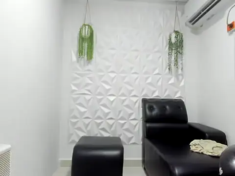 Snapshot of lunallena_17 chatting on 05-29-26, 05:35 lunallena 17 online show from 05-29-26, 05:35