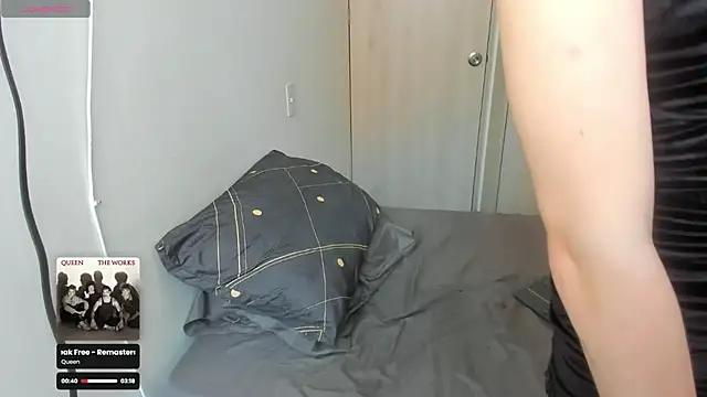 YourGothFemboy online show from 04-14-26, 12:10