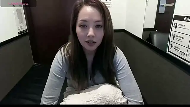 Snapshot of Yuu_jpn chatting on 05-03-26, 10:35 Yuu jpn online show from 05-03-26, 10:35