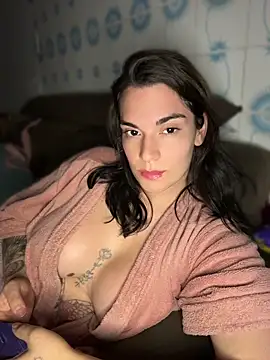 Snapshot of alicemeb chatting on 05-05-26, 04:04 alicemeb online show from 05-05-26, 04:04