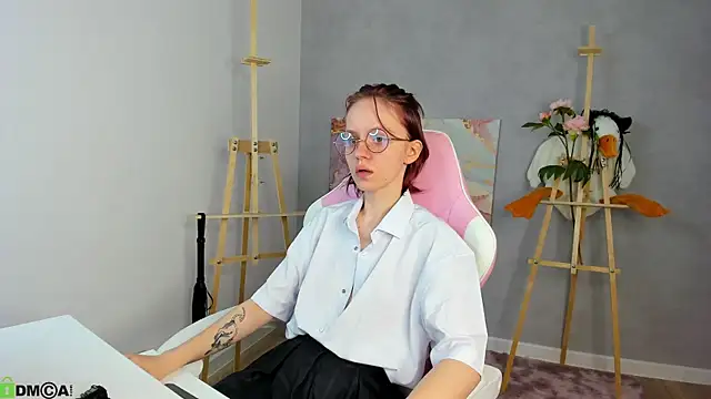 Snapshot of Milena_Milyan chatting on 05-30-26, 01:23 Milena Milyan online show from 05-30-26, 01:23