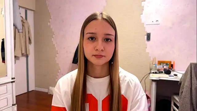 Snapshot of MaryjaneMayeux chatting on 04-14-26, 09:25 MaryjaneMayeux online show from 04-14-26, 09:25