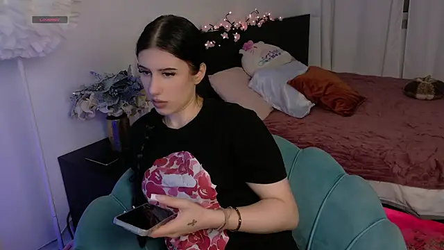 Snapshot of HazelHayesss chatting on 06-04-26, 04:22 HazelHayesss online show from 06-04-26, 04:22