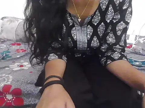 Snapshot of Malikaaa_V chatting on 07-29-26, 06:40 Malikaaa V online show from 07-29-26, 06:40