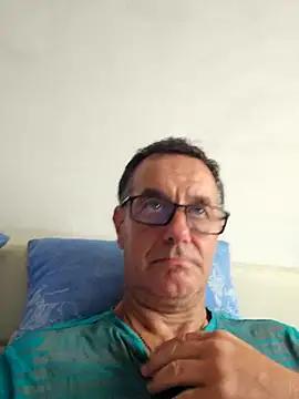 Snapshot of loulouferrari chatting on 05-30-26, 01:06 loulouferrari online show from 05-30-26, 01:06