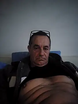 Snapshot of loulouferrari chatting on 04-18-26, 07:18 loulouferrari online show from 04-18-26, 07:18