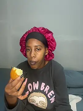 petite bee online show from 05-24-26, 03:23