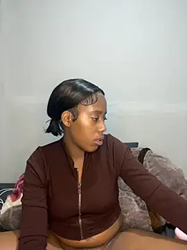 Snapshot of petite_bee chatting on 07-07-26, 04:26 petite bee online show from 07-07-26, 04:26