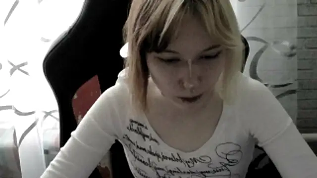Snapshot of Vi_Nika chatting on 04-19-26, 01:12 Vi Nika online show from 04-19-26, 01:12