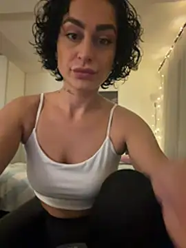 Snapshot of CurlyRouge chatting on 05-08-26, 10:24 CurlyRouge online show from 05-08-26, 10:24