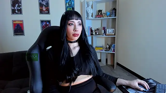 Snapshot of Ravenelle_ chatting on 05-16-26, 11:15 Ravenelle online show from 05-16-26, 11:15