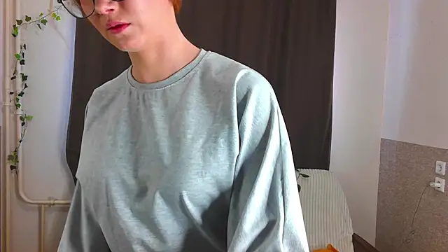 Snapshot of AngelaSwety69 chatting on 04-15-26, 10:10 AngelaSwety69 online show from 04-15-26, 10:10