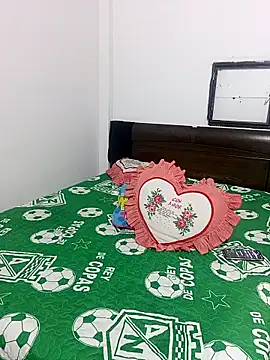 Snapshot of LuluDream chatting on 05-05-26, 01:25 LuluDream online show from 05-05-26, 01:25