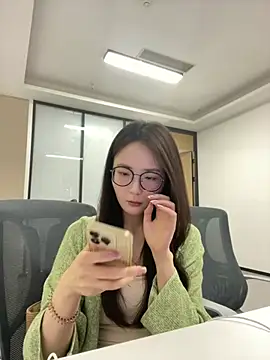 Snapshot of Taosi11 chatting on 04-24-26, 06:48 Taosi11 online show from 04-24-26, 06:48