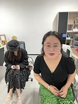 Snapshot of Taosi11 chatting on 05-18-26, 06:18 Taosi11 online show from 05-18-26, 06:18