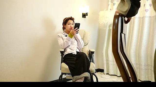 Mia--11 online show from 04-13-26, 01:37