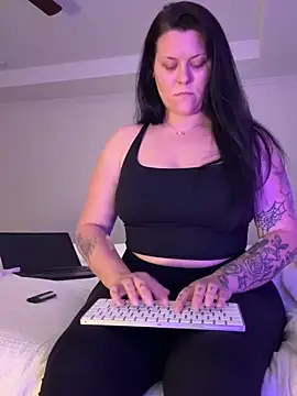 Snapshot of kittyykat767 chatting on 04-15-26, 02:28 kittyykat767 online show from 04-15-26, 02:28