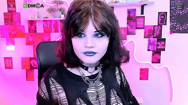 Snapshot of nikki_kiss_ chatting on 05-06-26, 08:40 nikki kiss online show from 05-06-26, 08:40