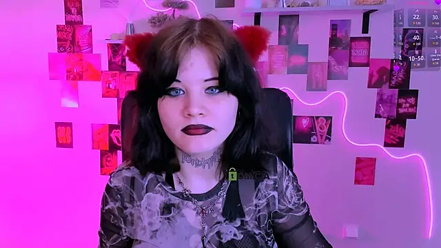 Snapshot of nikki_kiss_ chatting on 05-15-26, 08:56 nikki kiss online show from 05-15-26, 08:56