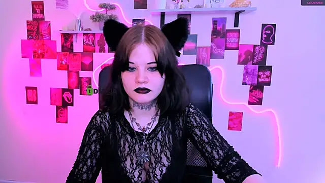 Snapshot of nikki_kiss_ chatting on 05-25-26, 09:08 nikki kiss online show from 05-25-26, 09:08