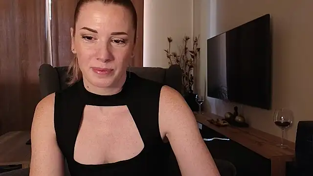 Snapshot of Sharon_Red chatting on 02-17-25, 10:07 Sharon Red online show from 02-17-25, 10:07