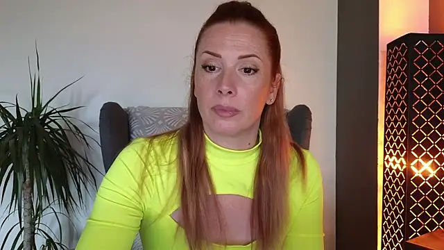 Snapshot of Sharon_Red chatting on 09-25-25, 12:33 Sharon Red online show from 09-25-25, 12:33