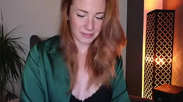 Snapshot of Sharon_Red chatting on 09-24-25, 04:46 Sharon Red online show from 09-24-25, 04:46