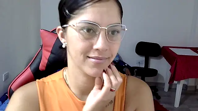 Snapshot of Bandida553 chatting on 06-04-26, 04:44 Bandida553 online show from 06-04-26, 04:44