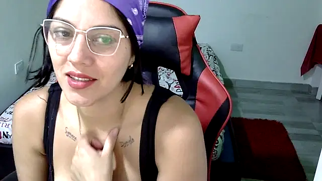 Snapshot of Bandida553 chatting on 06-20-26, 11:10 Bandida553 online show from 06-20-26, 11:10