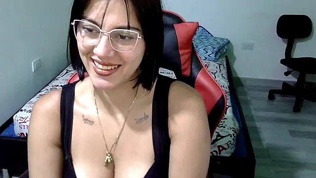 Snapshot of Bandida553 chatting on 06-18-26, 11:21 Bandida553 online show from 06-18-26, 11:21
