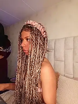 Snapshot of Emily_Windsor chatting on 04-13-26, 03:27 Emily Windsor online show from 04-13-26, 03:27