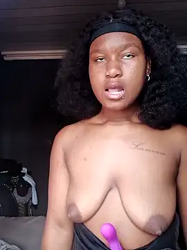 Snapshot of Diva-girl1 chatting on 05-17-26, 07:41 Diva-girl1 online show from 05-17-26, 07:41