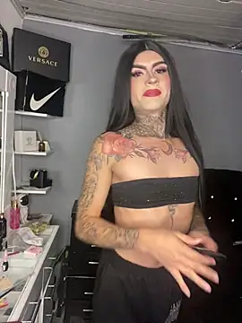 Snapshot of valen_lewiiz chatting on 04-30-26, 01:45 valen lewiiz online show from 04-30-26, 01:45