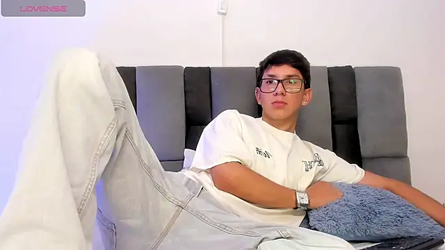 Snapshot of Adrien_silex chatting on 04-15-26, 04:55 Adrien silex online show from 04-15-26, 04:55