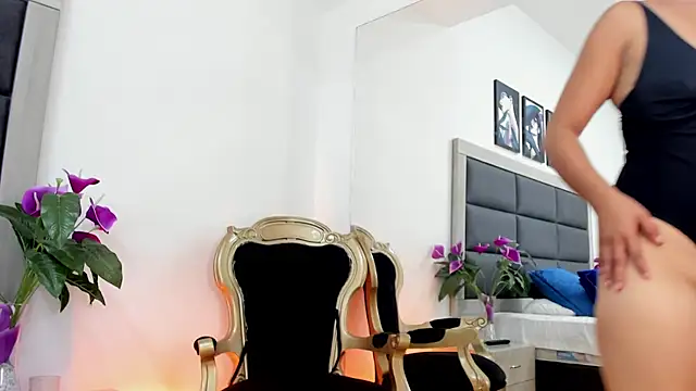 Snapshot of ValentinaCruzz chatting on 04-15-26, 07:58 ValentinaCruzz online show from 04-15-26, 07:58